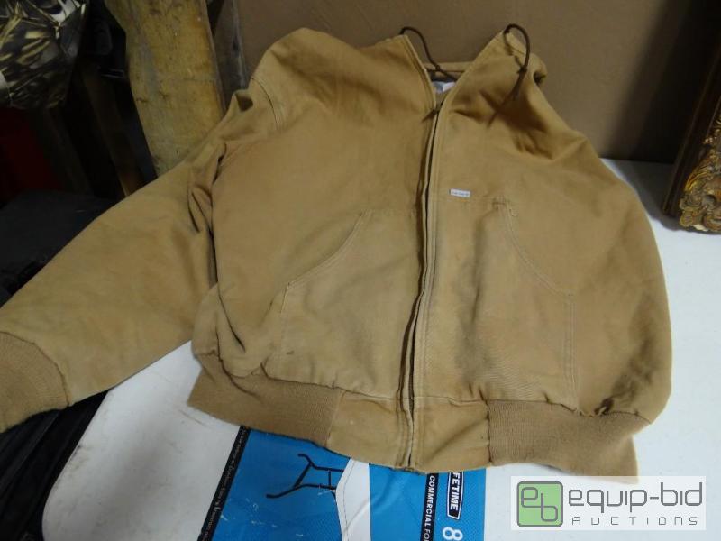 lot 880 image: Carhartt&nbspXXL coat....