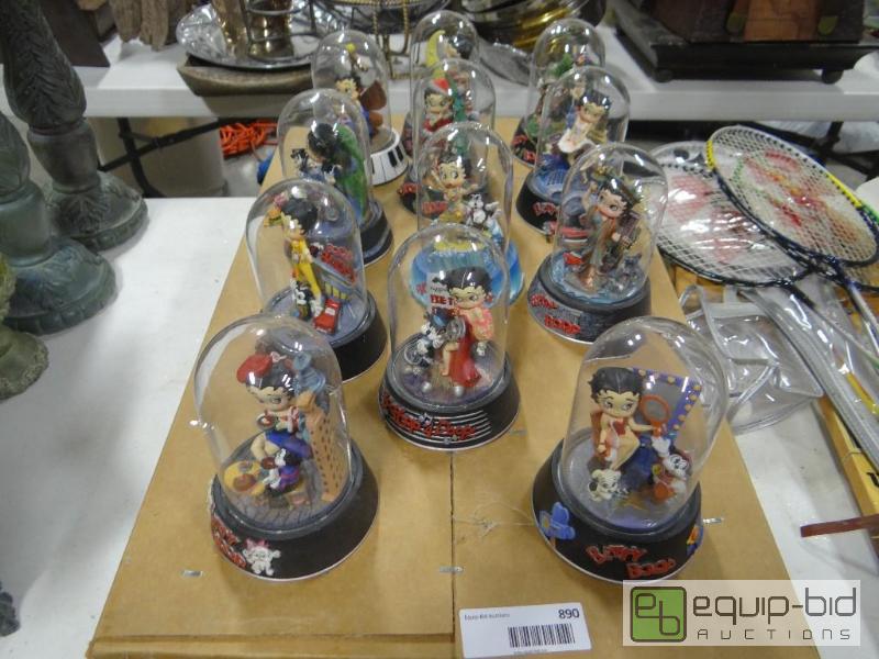 lot 890 image: Lot of 12 different Betty Boop&nbsphand pain...