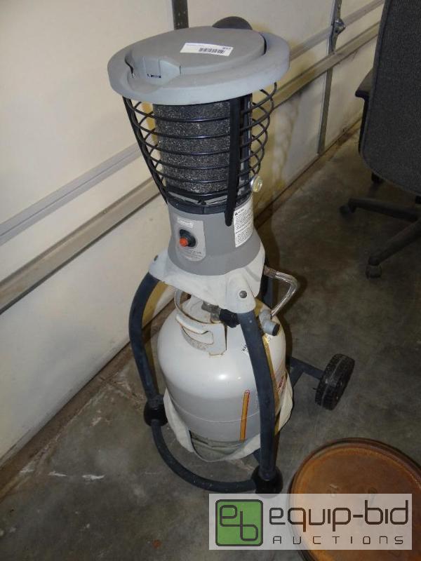lot 897 image: Coleman propane bug zapper with propane tank....