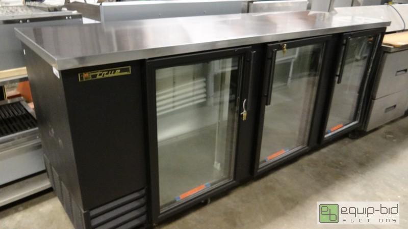 lot 133 image: New True 90 3 Door Glass Front Bar Back Cooler With Damaged Door