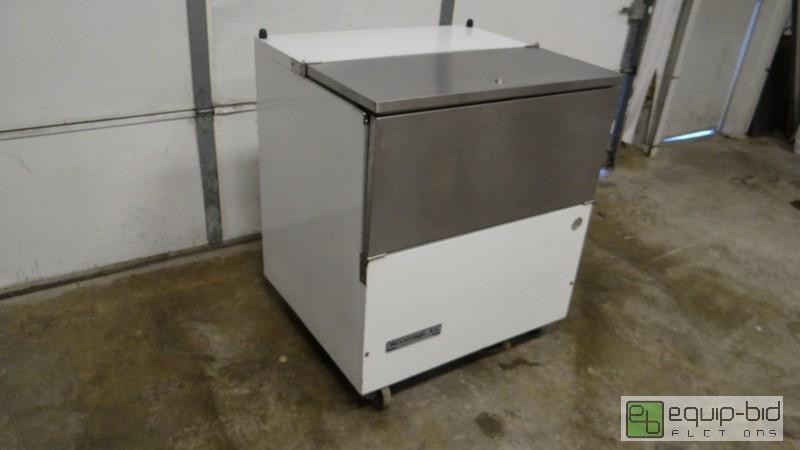lot 136 image: Beverage Air 34 Reach In Cooler Station