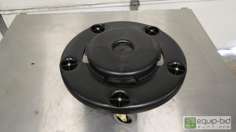 lot 161 image: (1) New Thunder Group 5 Caster Trash Can Dolly