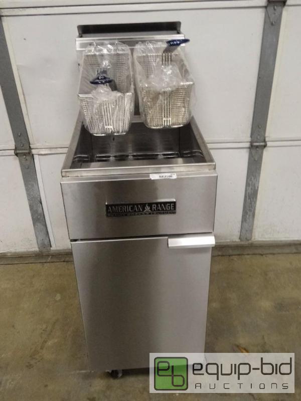 lot 259 image: Brand New American Range 45lb 2 Basket Fryer