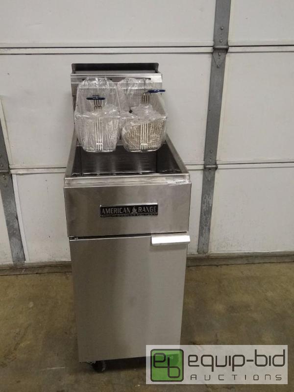 lot 261 image: Brand New American Range 45lb 2 Basket Fryer
