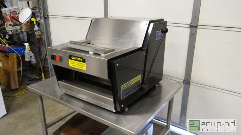 lot 311 image: Oliver Counter Top Bread Slicer