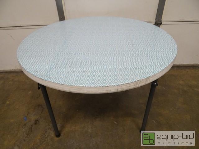 lot 315 image: 48Inch Diameter Plastic Folding Leg Table