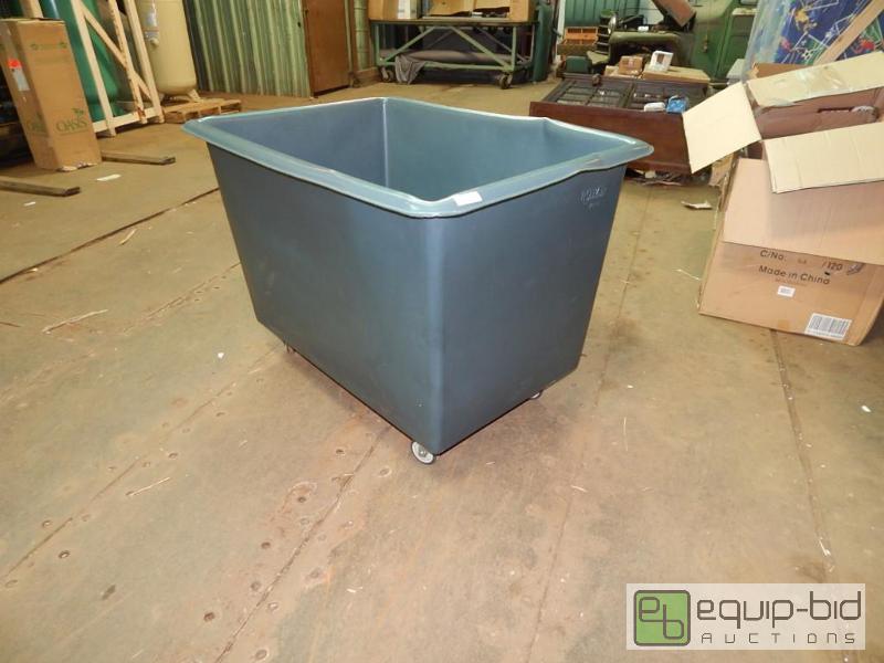 lot 3471 image: Royal Basket Truck 20 BU
