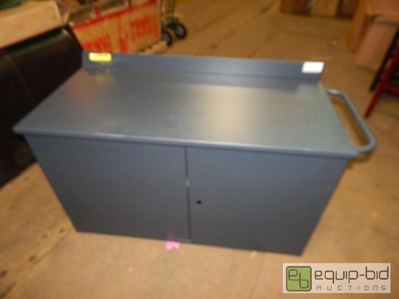 lot 3472 image: Valley Craft Rolling Cabinet