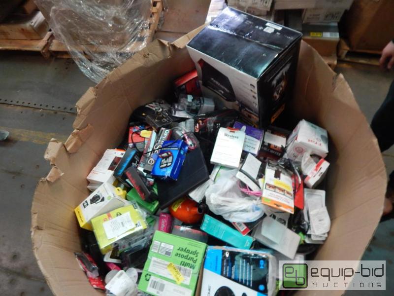 lot 3545 image: Very Large Lot of Misc Store Returns and or Overstocks Untested