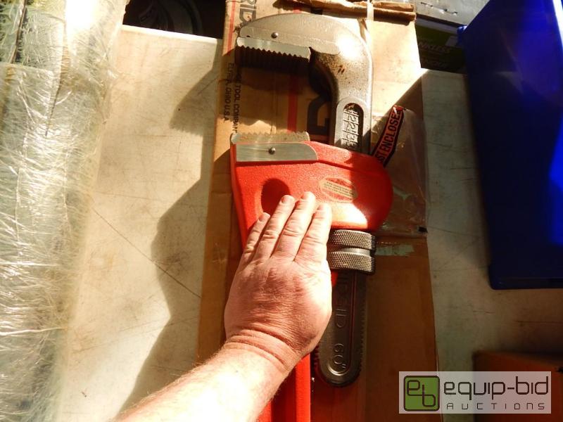 lot 3558 image: Very Large Ridgid Cast Iron Straight Pipe Wrench 8 Jaw Capacity
