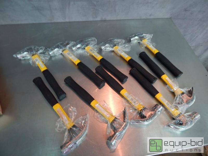 lot 3602 image: Lot of 16 oz Hammers