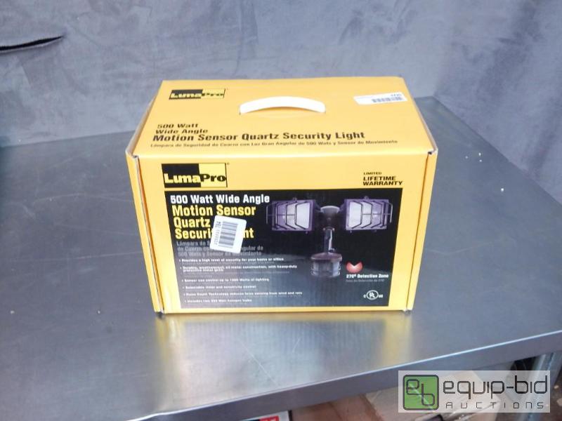 lot 3720 image: Luma Pro Wide Angle Motion Sensor Quartz Security Light