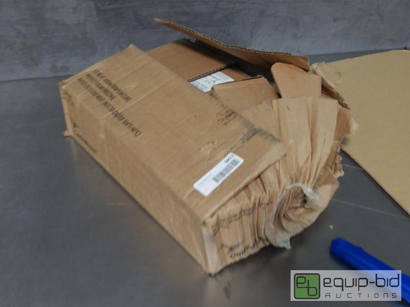 lot 3823 image: Lot of Instant Hot Packs