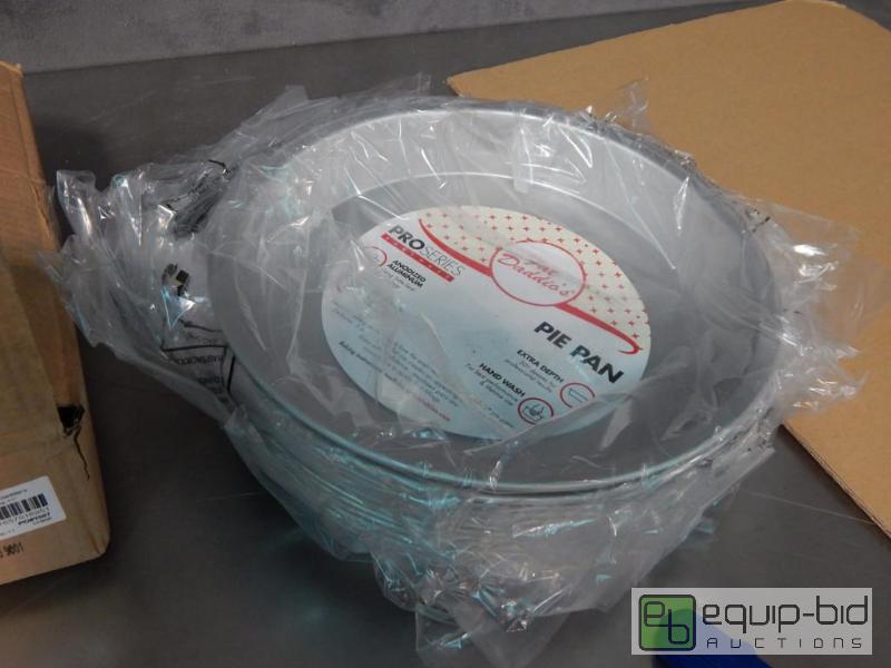 lot 3824 image: Lot of Pie Pans
