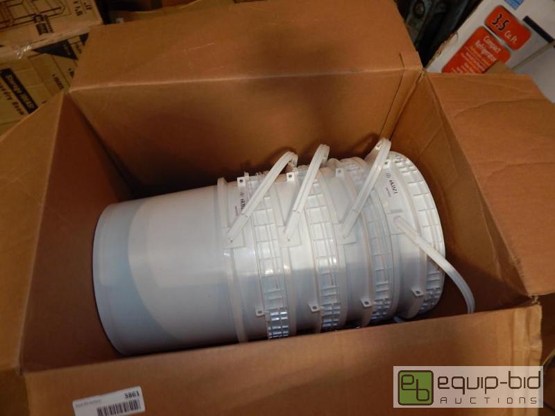lot 3861 image: Lot of Buckets