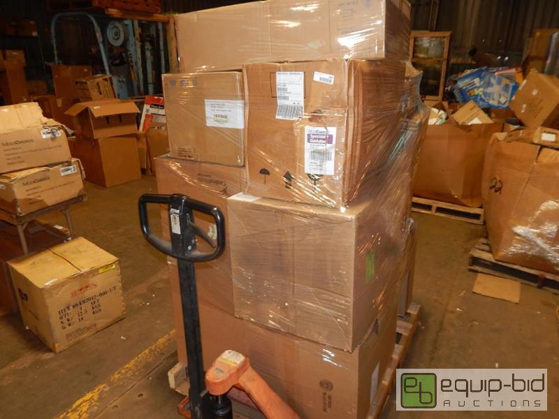lot 3863 image: Very Large Lot of Misc Medical Supplys