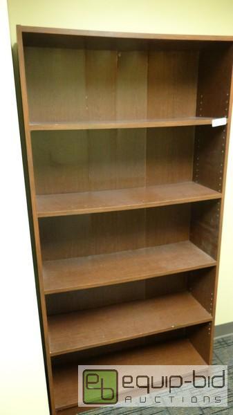 lot 408 image: 5 Tier Wooden Book Shelf