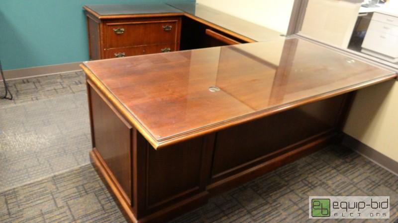 lot 429 image: Dark Finish Oak C Shaped 6 Drawer Office Desk