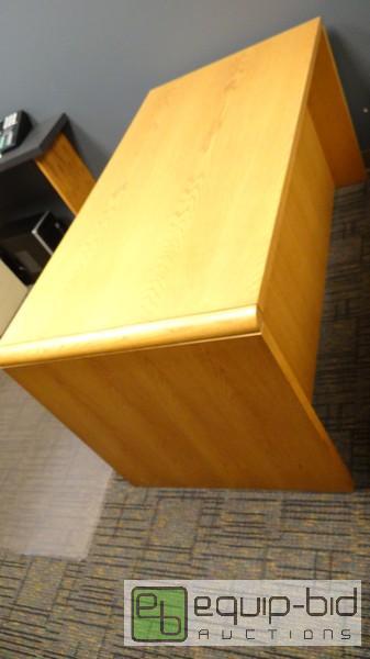 lot 432 image: 5 Drawer Light Wood Office Desk