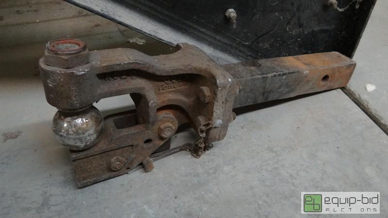 lot 458 image: Heavy Duty Lockable Hitch