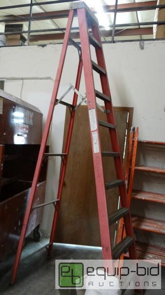 lot 460 image: 10 Louisville Ladder