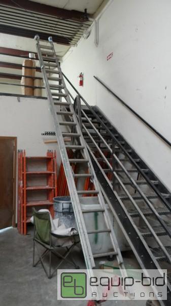 lot 461 image: Bauer International Extension Ladder