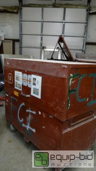 lot 492 image: Large Upright JobBox With Contents