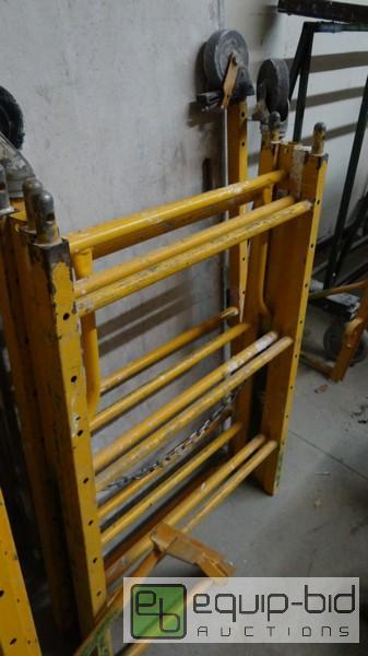 lot 497V image: Perry Mfg. Short Extendable Scaffolding System