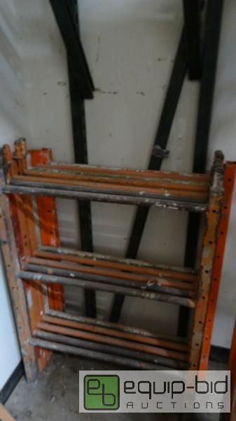 lot 499 image: Lot Of Sonny Scaffold System Extensions And Braces