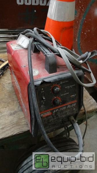 lot 515 image: Lincoln SP-135 With Parts And Equipment