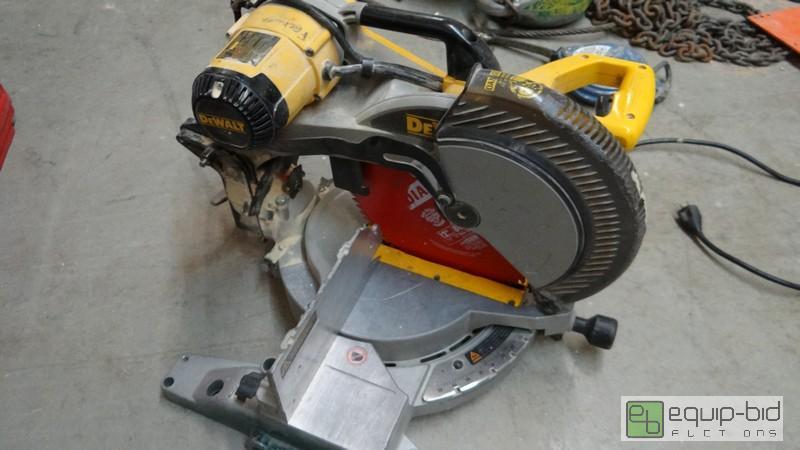 lot 523 image: Dewalt Miter Saw