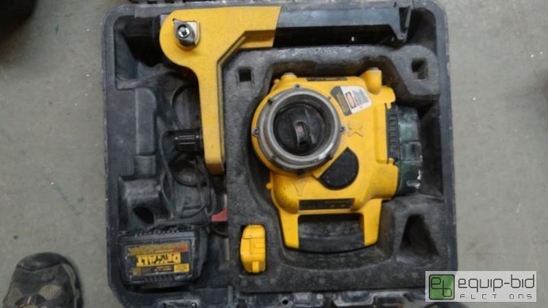 lot 547 image: DeWalt  Rotary Laser Survey Set w Case