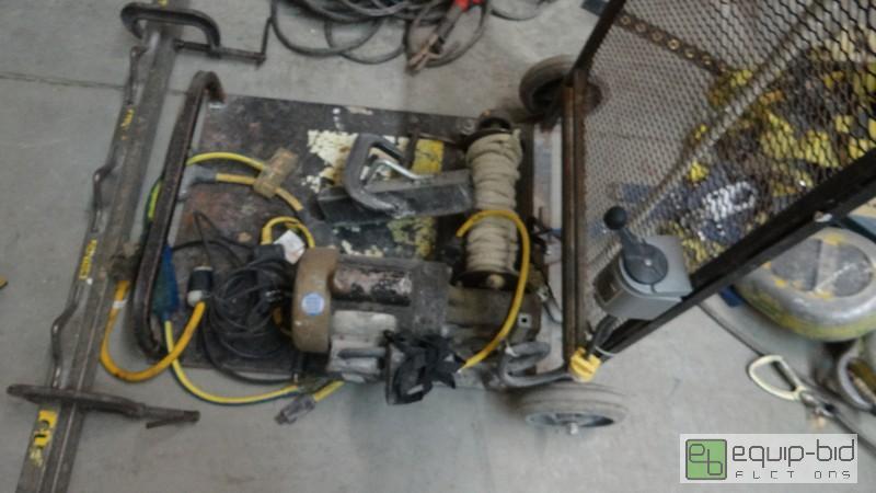 lot 565 image: Heavy Duty Jig Mounted Winch