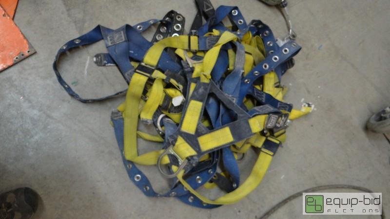 lot 571 image: Lot Of Sala iSafe Safety Harnesses