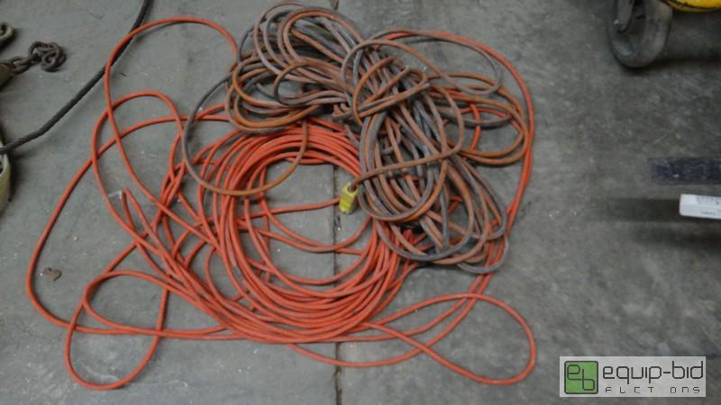 lot 577 image: Pair Of Heavy Duty Extension Cords