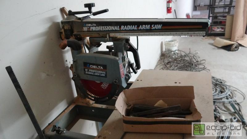 lot 585 image: Delta 10 Radial Arm Saw With Stand