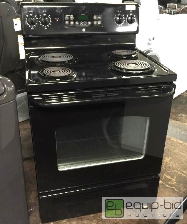 lot 12 image: LOOKS NEARLY NEW  GE 5.3 cu. ft. Electric Range in Black