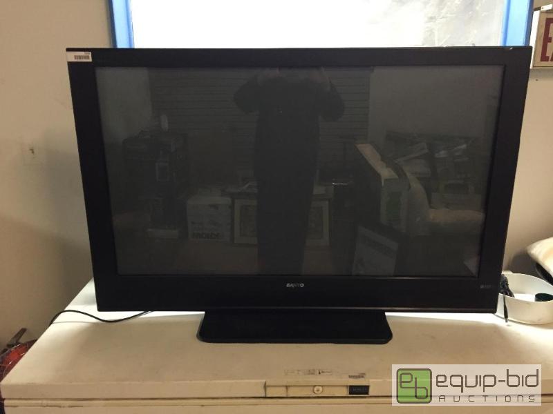 lot 5201 image: SANYO 55 FLAT SCREEN TV WITH 5 SPEAKER SURROUND SOUND