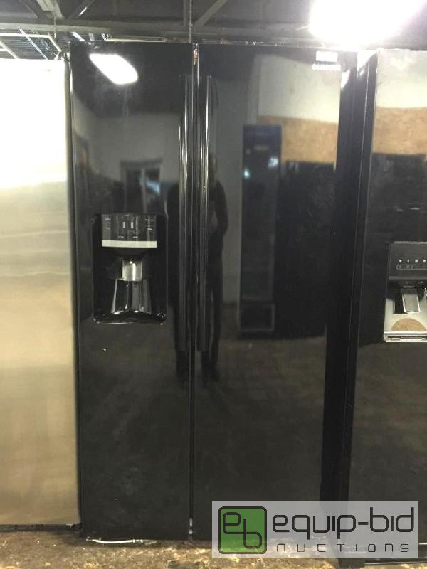 lot 64 image: SAMSUNG SIDE BY SIDE REFRIGERATOR- 26 cu ft - BLACK