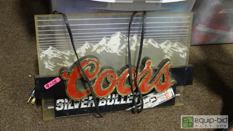 lot 688 image: Coors Silver Bullet Lighted Sign