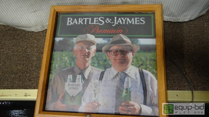 lot 700 image: Bartles & James Lighted Beer Sign