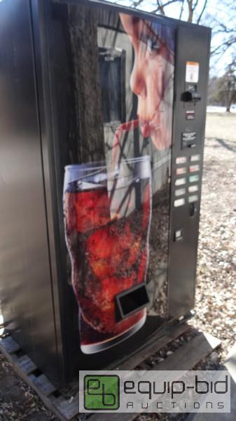 lot 712 image: Soda Vending Machine With Key
