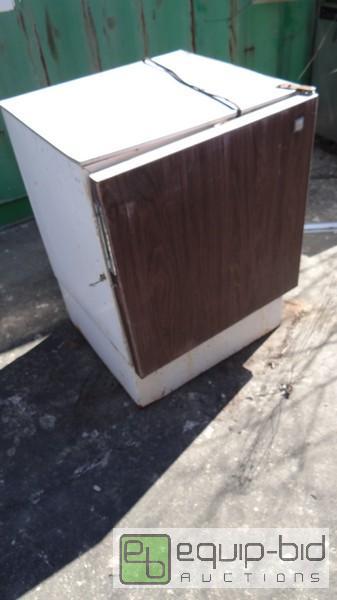 lot 732 image: Sears Coldspot 36 Under Counter Freezer