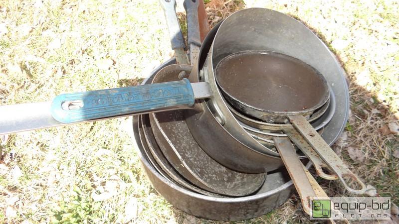 lot 746 image: Lot Of Pots And Pans