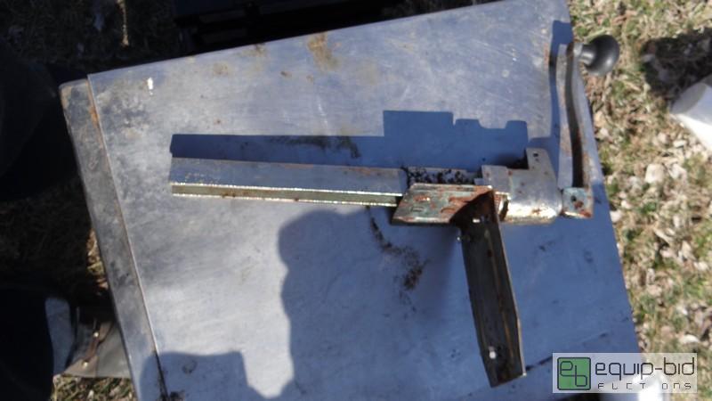 lot 751 image: Industrial Can Opener