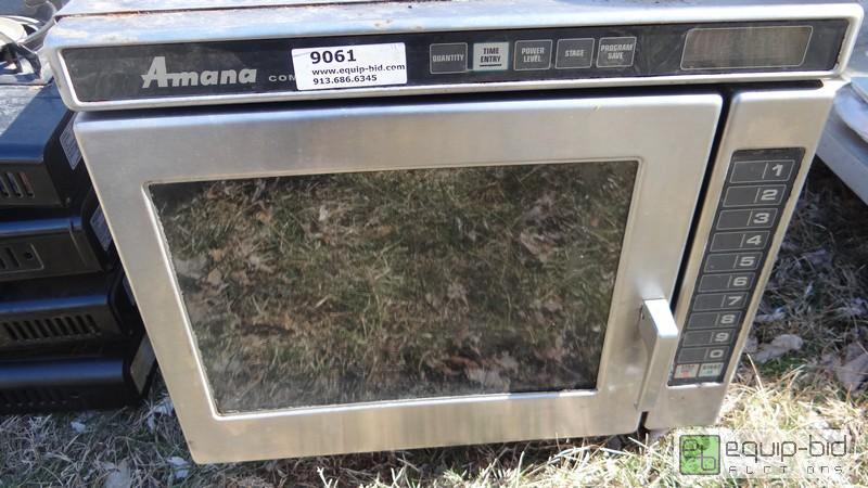 lot 752 image: Amana 2200 Watt Comercial Microwave