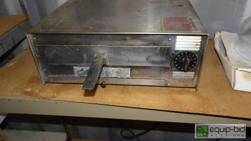 lot 759 image: Pizza Pal Electric Pizza Oven