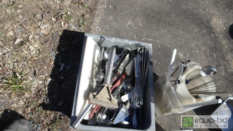 lot 766 image: Lot Of Kitchen Untensils