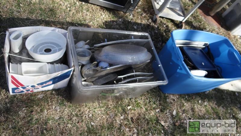 lot 777 image: Lot Of Kitchen AppliancesWares