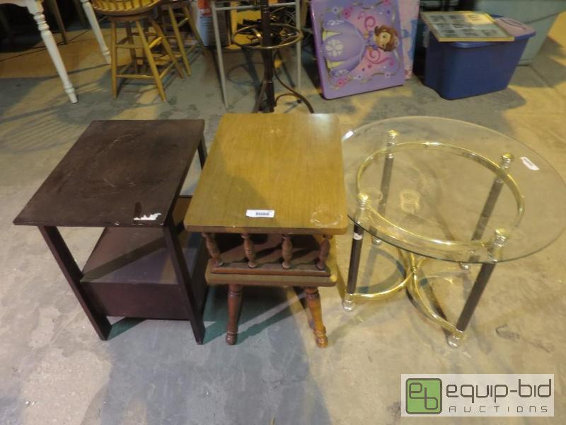 lot 110 image: Table lot